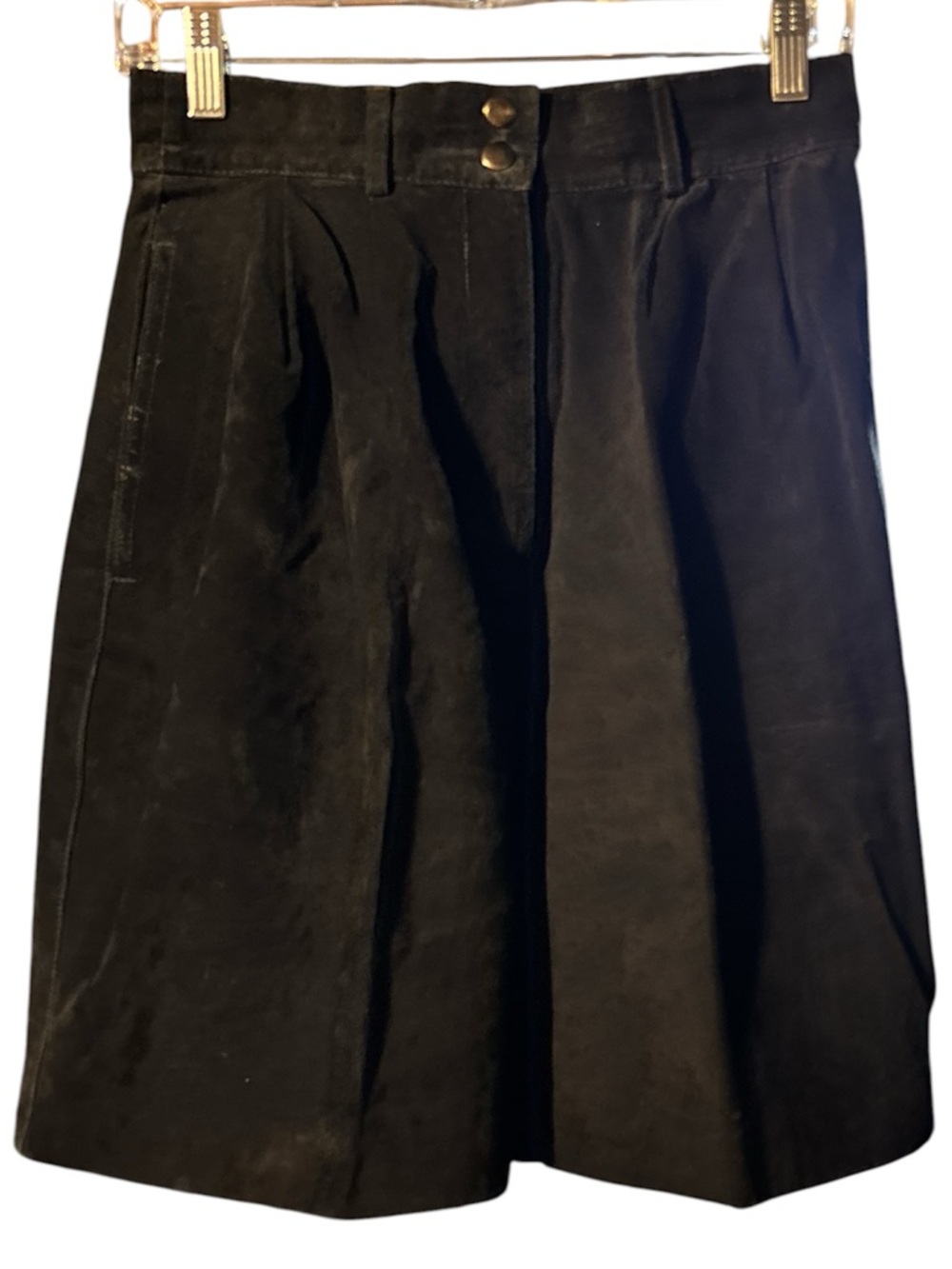 DAVID HOLLIS Vintage 1990s Ladies Black Suede Shorts with Front Pleats Size 10